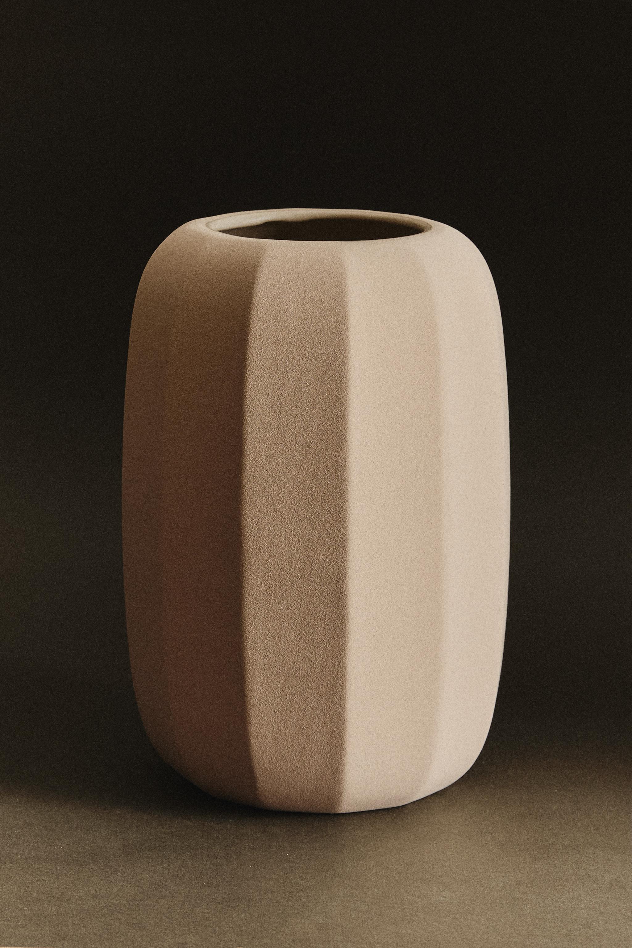 STONEWARE VASE WITH LINES